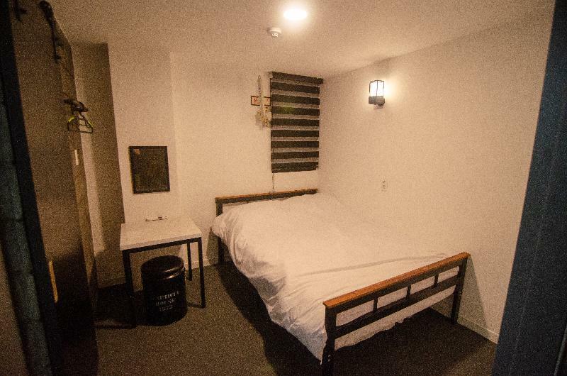 One Way Guesthouse Пусан Екстер'єр фото